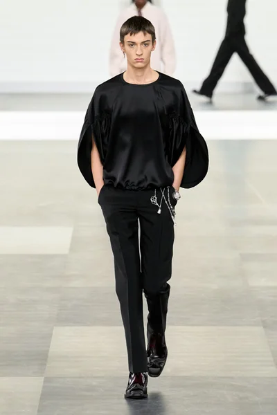 Look 10